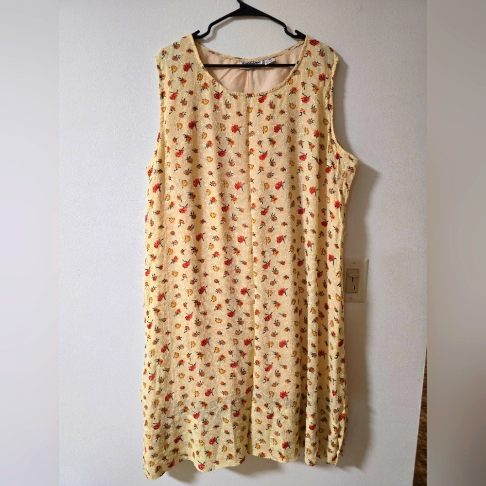 Floral Vintage Lace Cottage Sleeveless Dress - Cream and Red